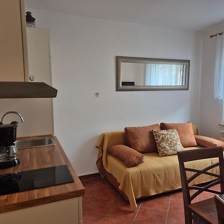 Apartments Antolovic Orsera Esterno foto