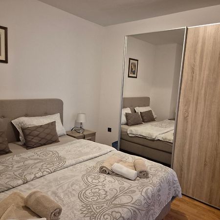 Apartments Antolovic Orsera Esterno foto