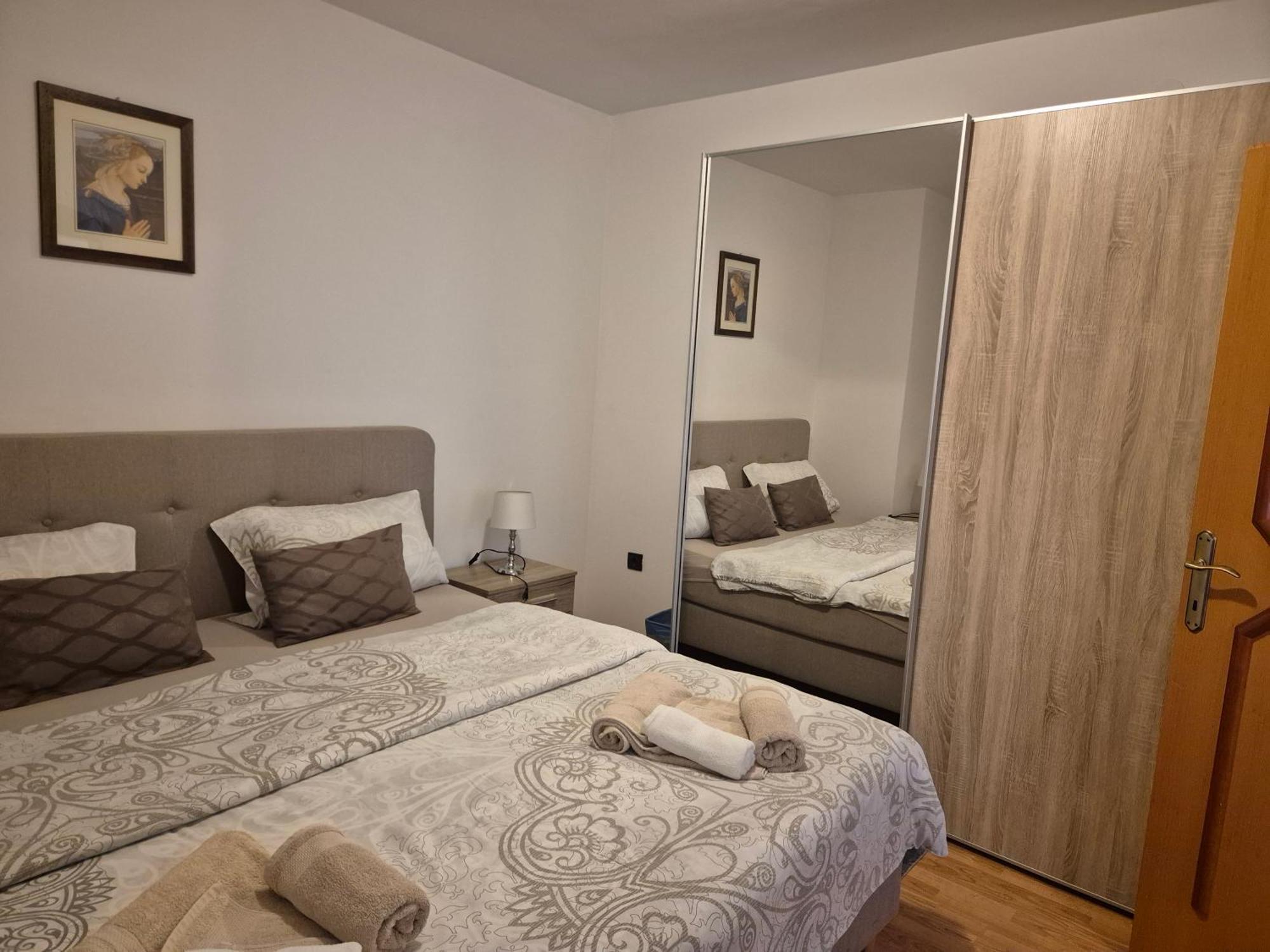 Apartments Antolovic Orsera Esterno foto