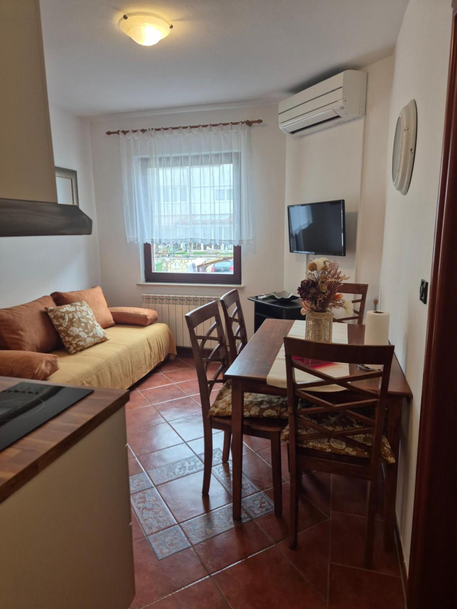 Apartments Antolovic Orsera Esterno foto