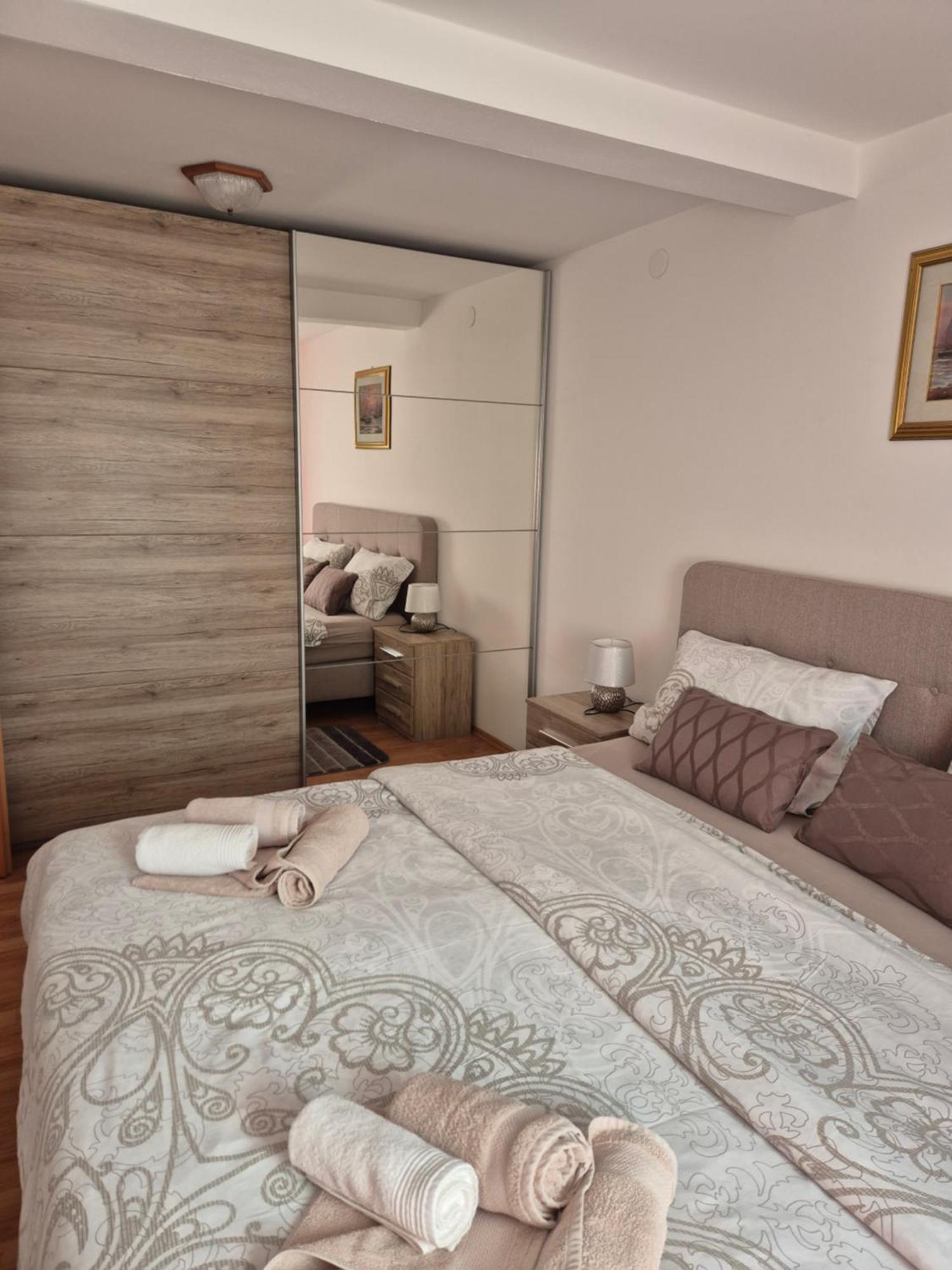 Apartments Antolovic Orsera Esterno foto